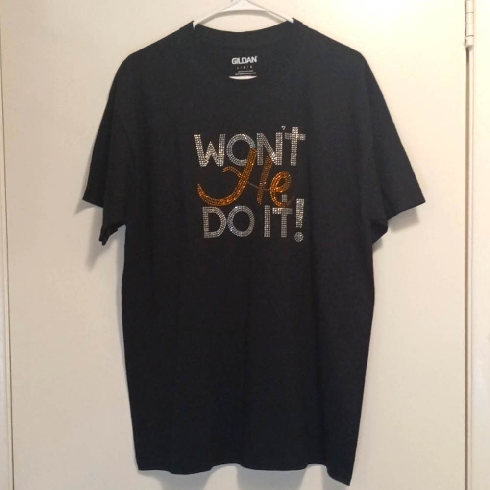 Gildan Large Black Graphic T-shirt